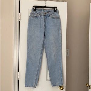 Vintage 512 Levi’s 7 SHT Tapered Leg EUC